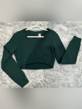 Dark Green Ribbed V-Neck Crop Top